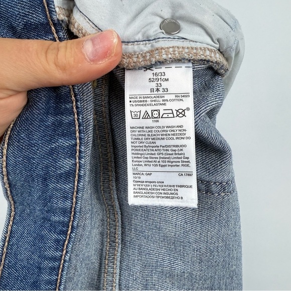 GAP Women’s 16/33 5” Distressed Denim Shorts Medium Wash - Picture 5 of 7